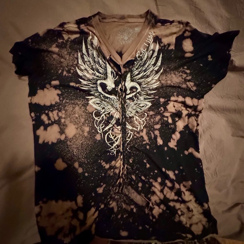 Affliction Bling T-Shirt size XL in great condition. Fits more like M/L.
